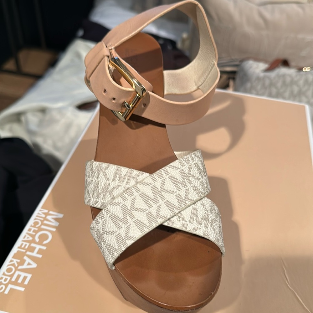 MICHAEL KORS WEDGES